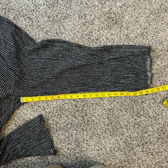 Main Strip Black & White Patterned Halter top Jumpsuit Size Medium - Picture 10 of 10